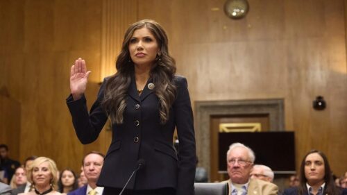 kristi-noem-jefa-de-seguridad