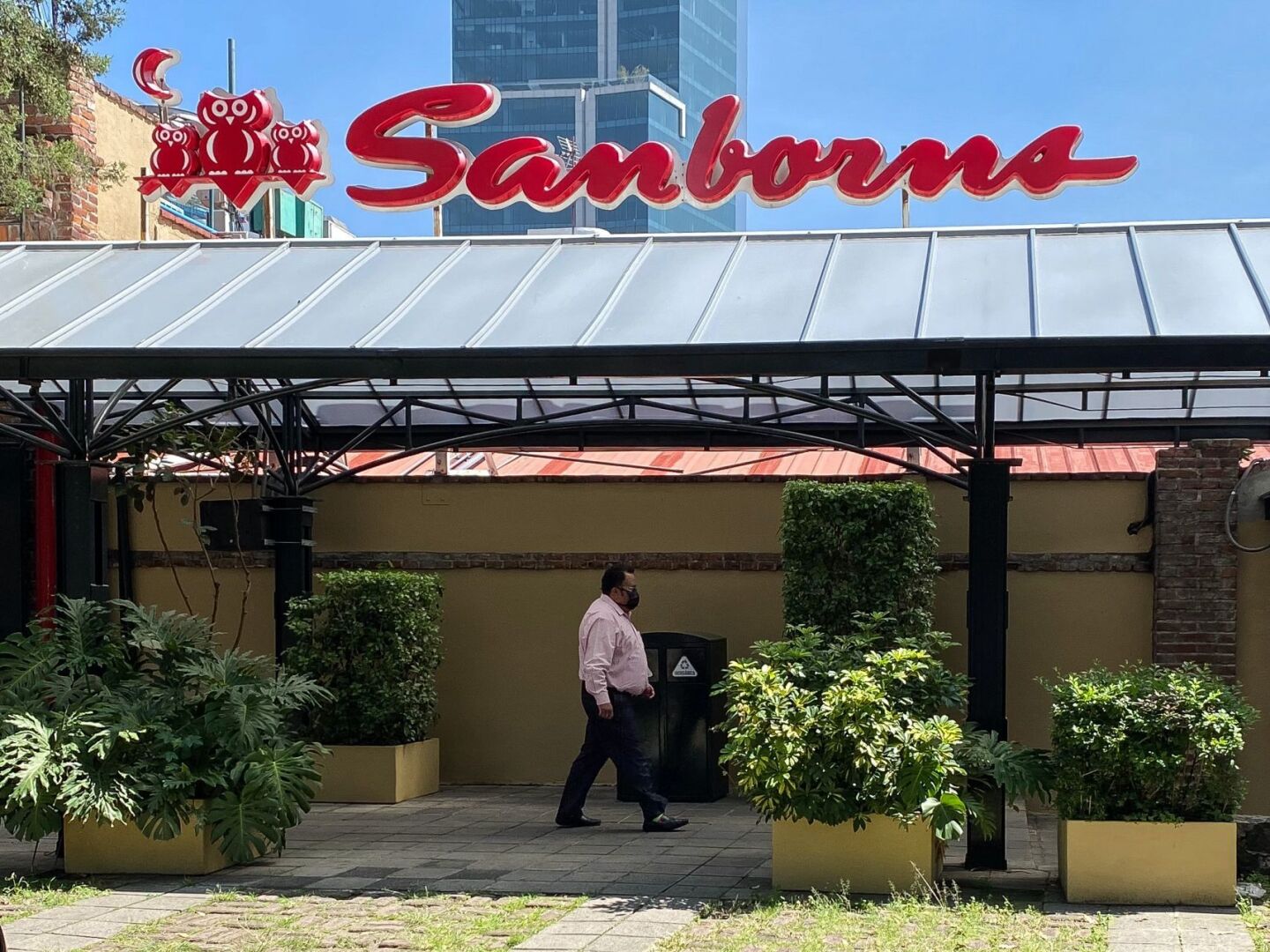 Sanborns anuncia el cierre de 12 de sus tiendas