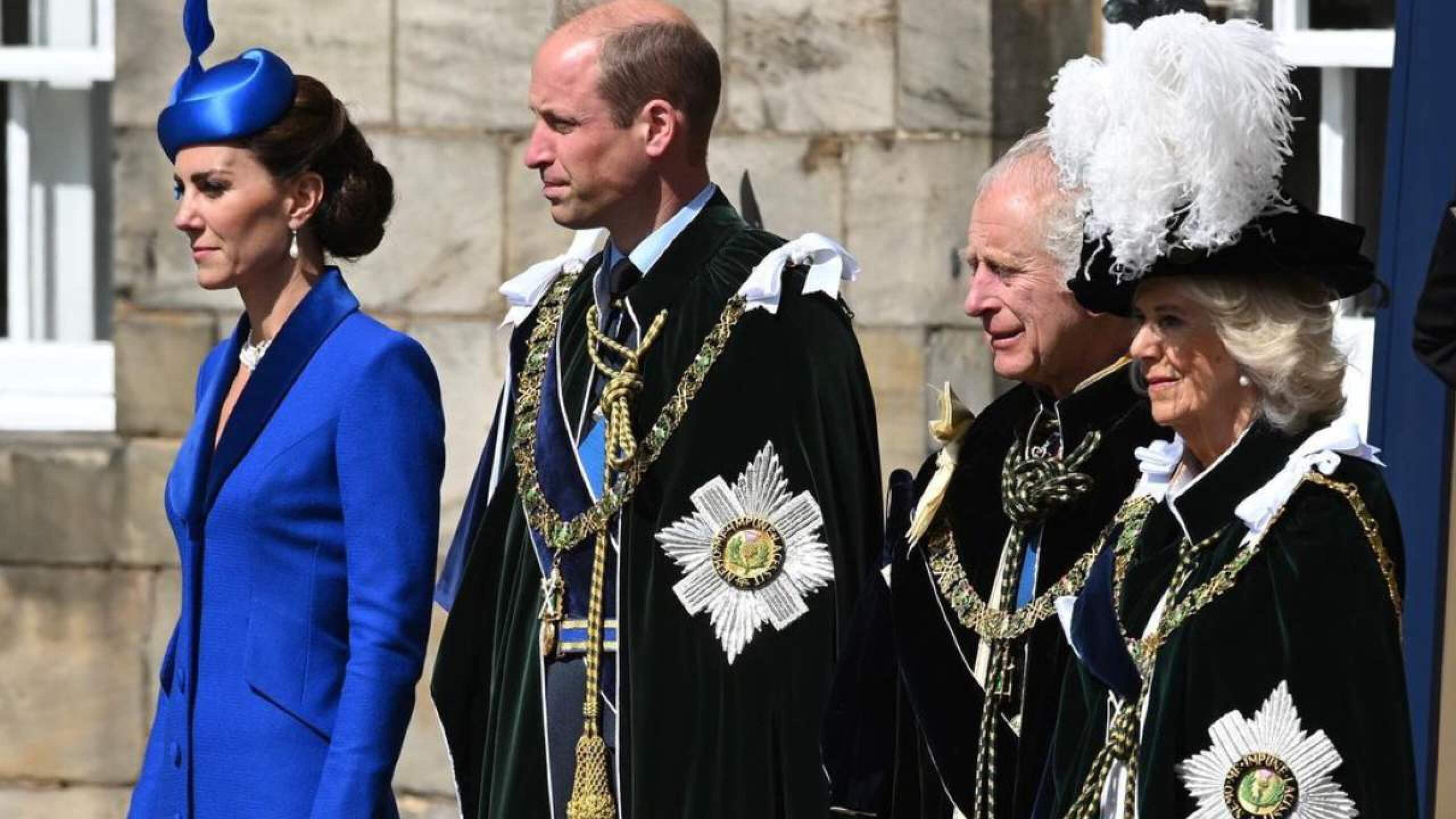 rey-carlos-III-coronacion-escocia1