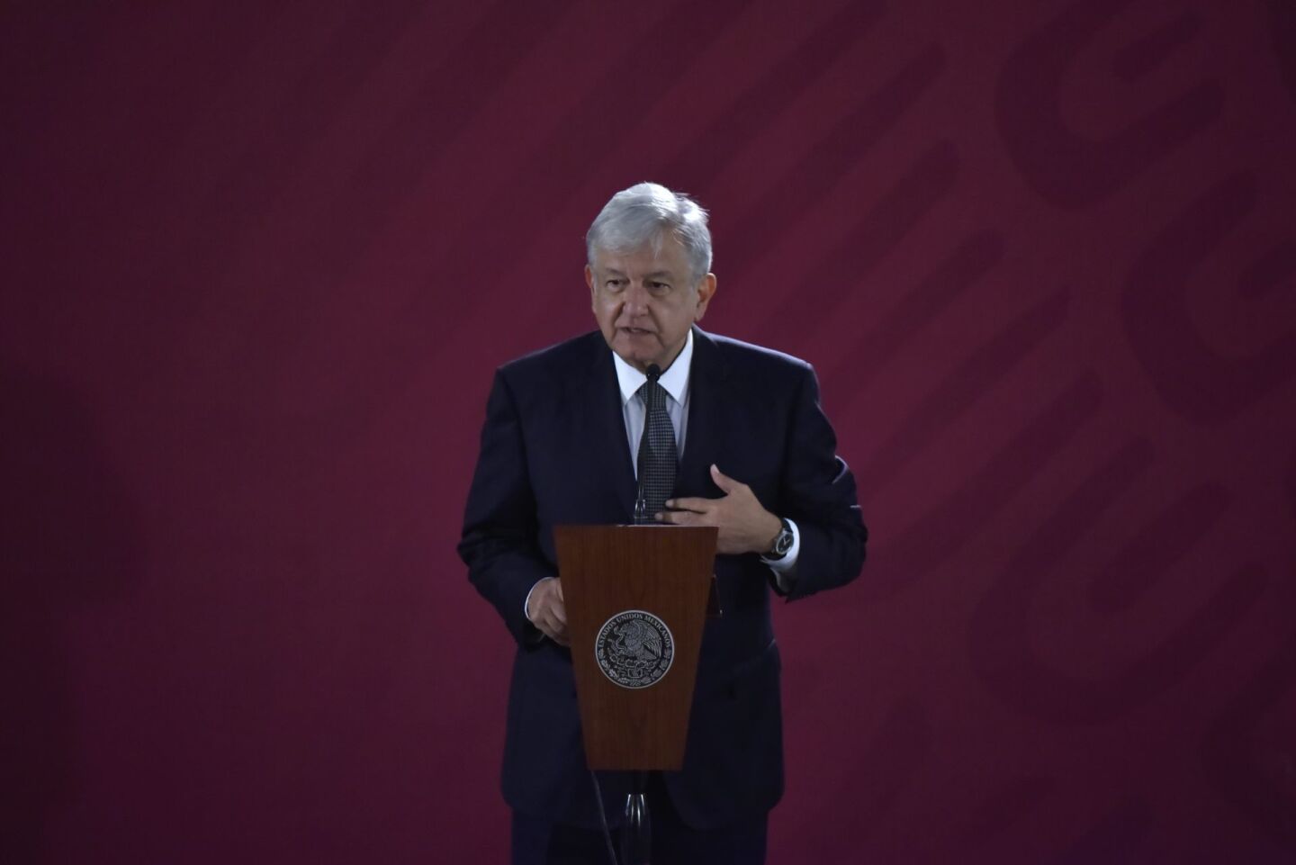 CIUDAD DE MÉXICO, 03DICIEMBRE2018.- Andrés Manuel Lopez Obrador, presidente de México, ofrecio su primera conferencia de prensa como mandatario nacional en el salon Tesoreria de Palacio Nacional.FOTO: SAÚL LÓPEZ /CUARTOSCURO.COM