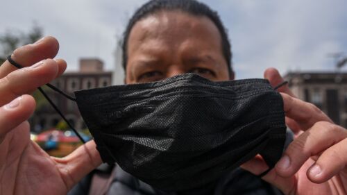 Ante el incremento de contagios por COVID-19 se continua con las recomendaciones de usar cubrebocas, usar gel antibacterial así como evitar lugares con muchas personas.