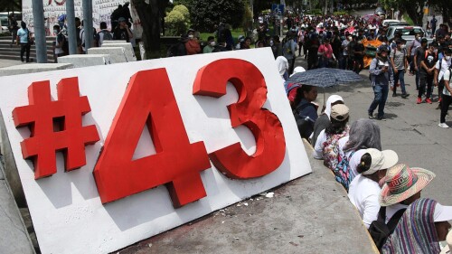 Marcha Ayotzinapa 10 años