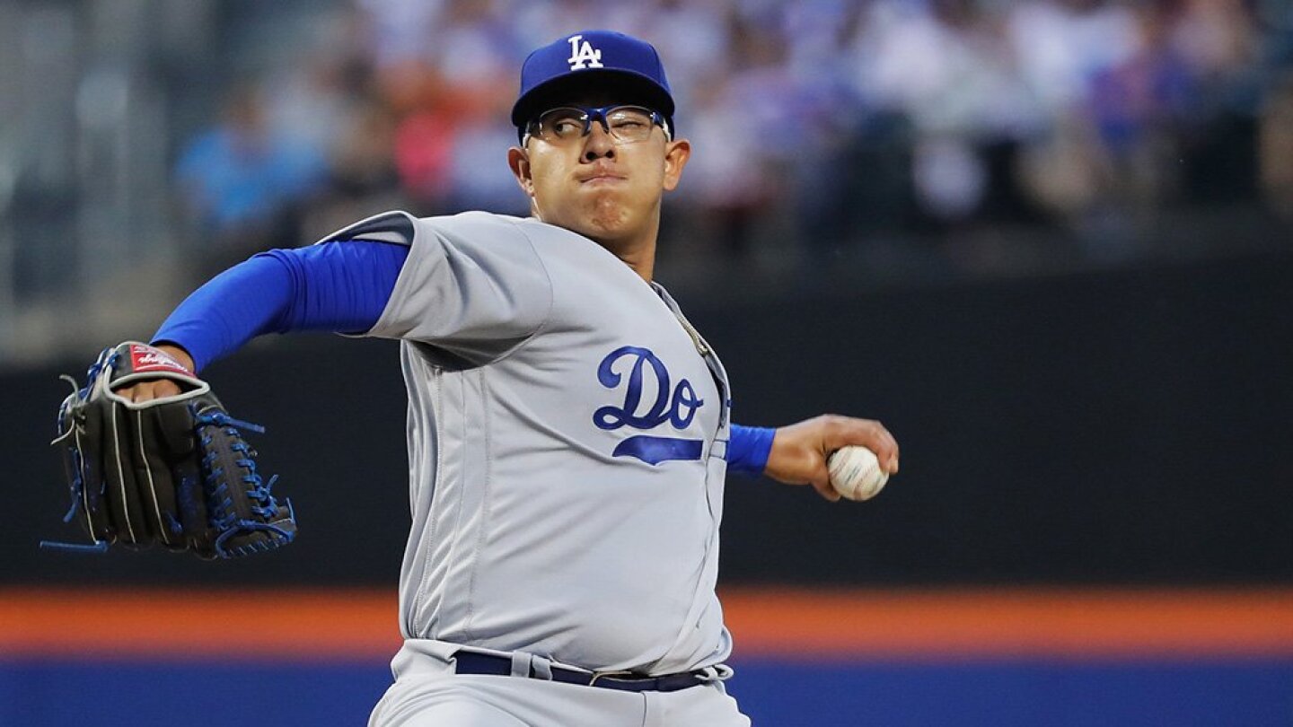 aficionados-dodgers-julio-urias