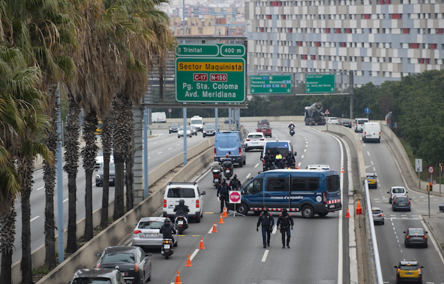SPAIN-HEALTH-VIRUS-POLICE