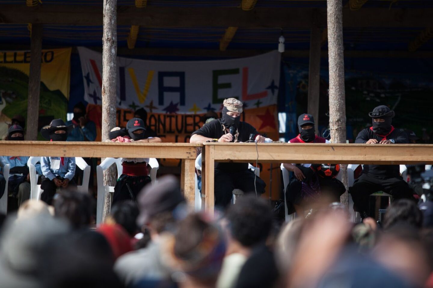 ALTAMIRANO, CHIAPAS, 09AGOSTO2018.- En el Caracol de Morelia se realizó la celebración de los 15 años de la creación de los Caracoles Zapatistas, estructuras de organización civil autónoma del movimiento rebelde en el sureste mexicano. La sociedad civil nacional e internacional junto a un número nutrido de comandantes y comandantas del EZLN se dieron cita encabezados por el Subcomandante Galeano, Subcomandante Moisés y el Comandante Zebedeo. El mensaje central de la comandancia fue para los hombres y mujeres bases de apoyo del movimiento indígena, invitándoles a cuidar la esperanza zapatista. FOTO: CARLOS OGAZ /CUARTOSCURO.COM