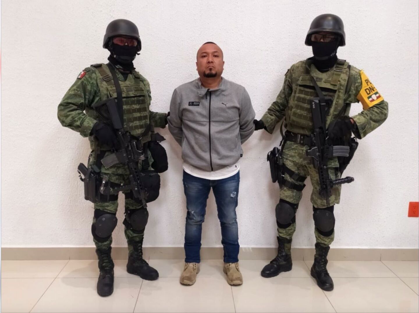 José Antonio "N", alias "El Marro", a quien se le acusa de ser el líder del Cártel de Santa Rosa de Lima, fue capturado esta madrugada por elementos del Ejército Mexicano y la Fiscalía General de Guanajuato.