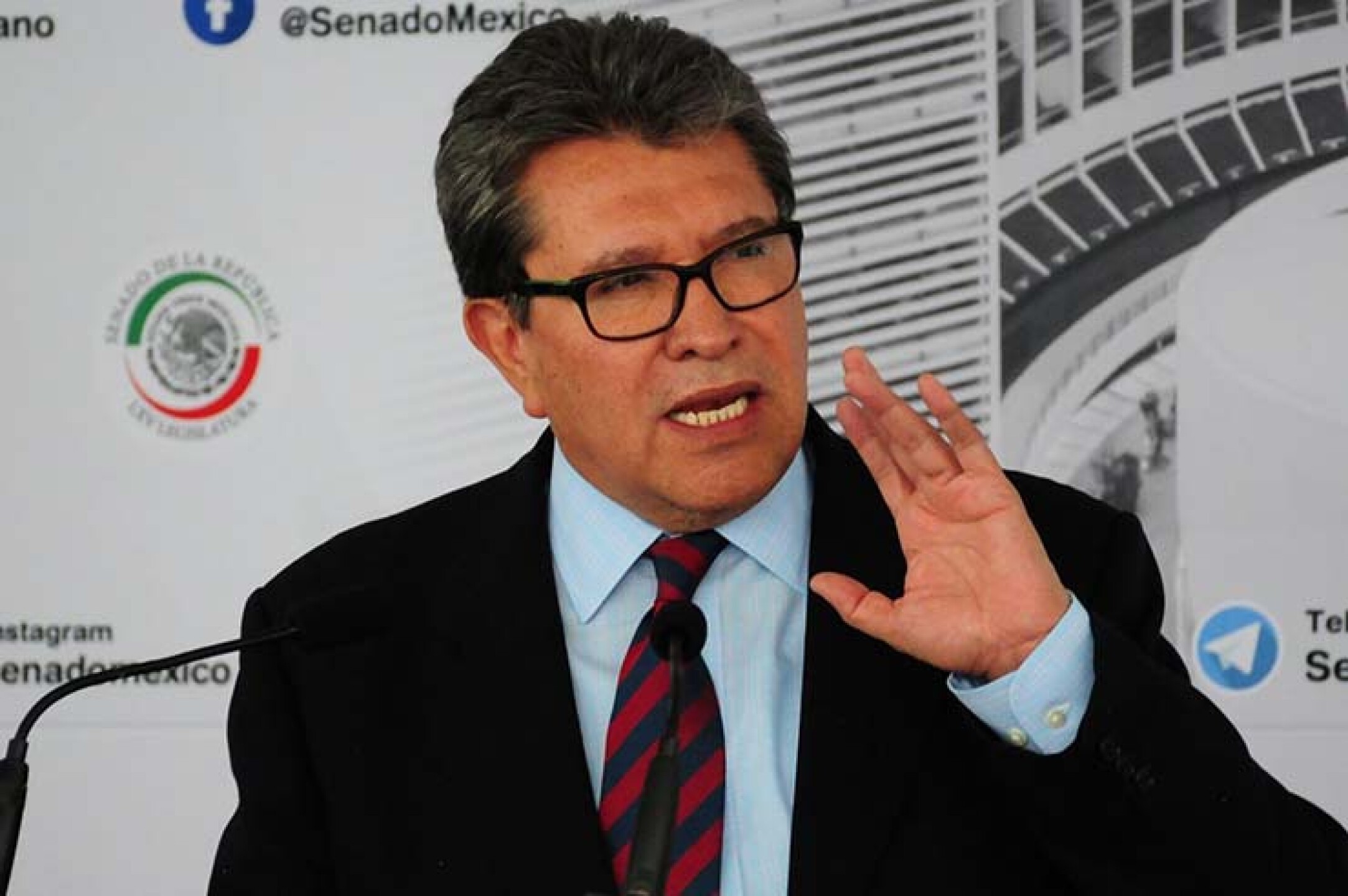 Ricardo Monreal, líder de los diputados de Morena, presentó iniciativa sobre bebidas energéticas