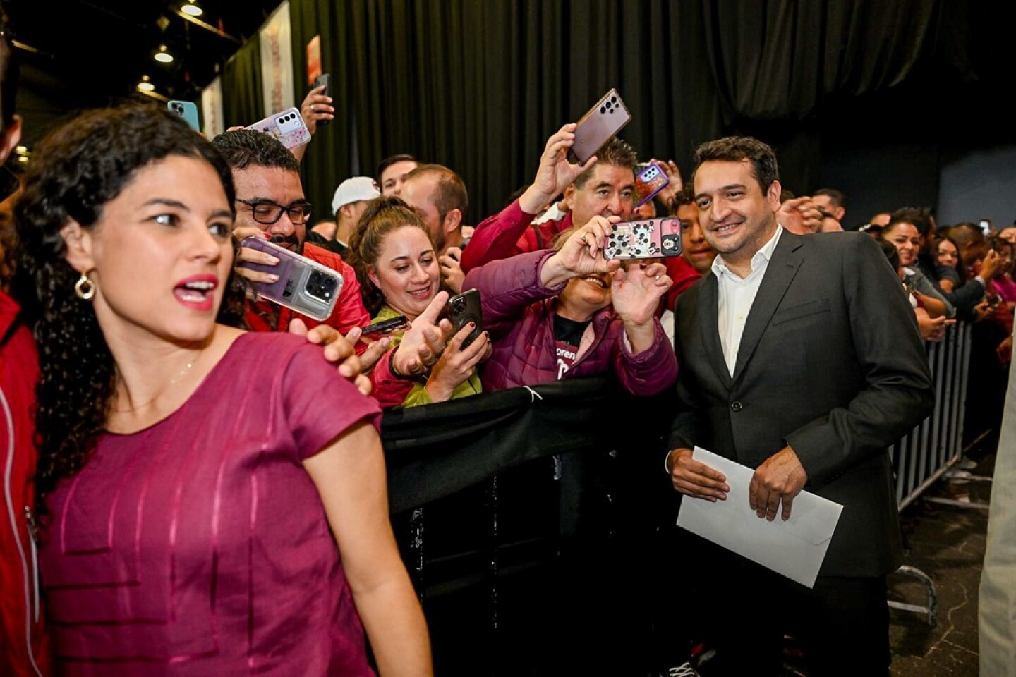 andrés López Beltrán  Luisa María y López Beltrán de Morena (2)