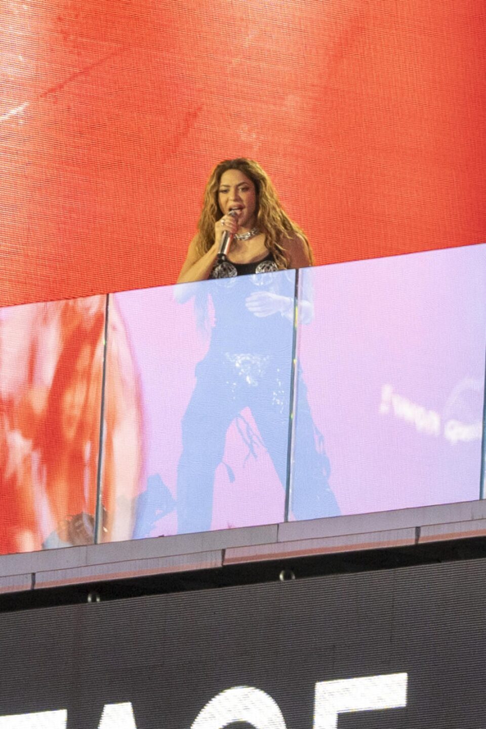 shakira_times_square_concierto_ny_1-853x1280