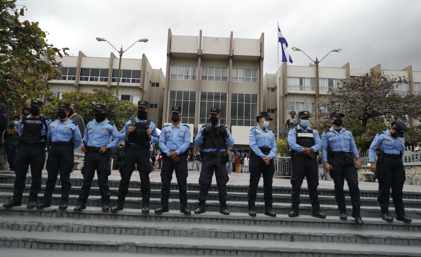 El expresidente hondureÒo escucha ante el Supremo los cargos que le imputa EE.UU.
