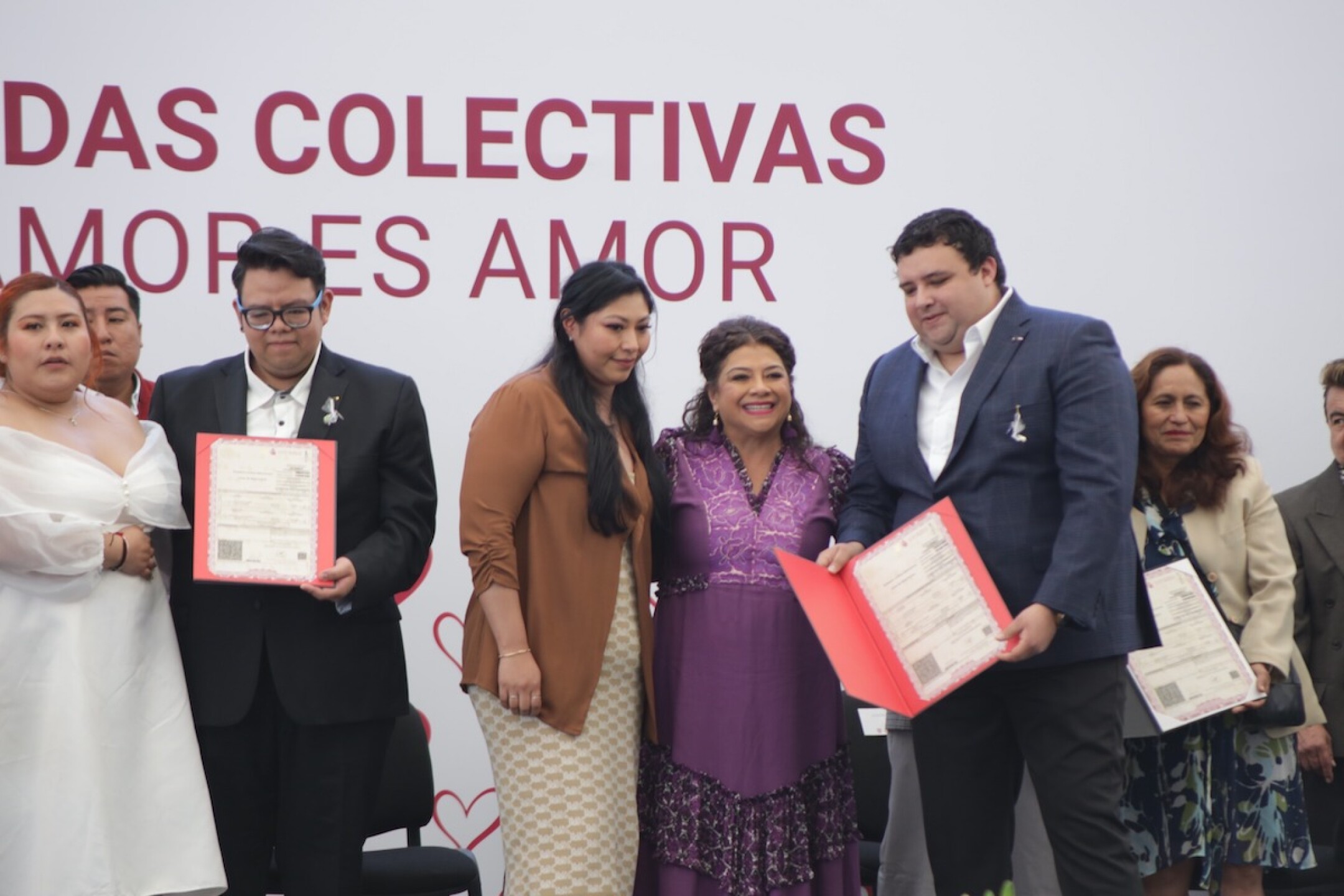Clara Brugada fue madrina en las Bodas Colectivas de la CDMX
