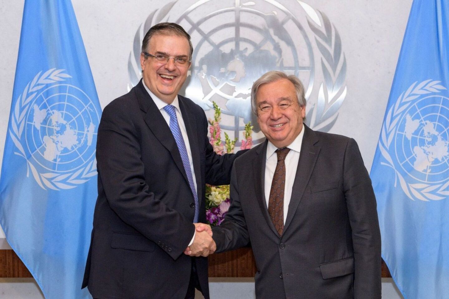 NUEVA YORK, ESTADOS UNIDOS DE AMÉRICA, 19JUNIO2019.- El secretario de Relaciones Exteriores, Marcelo Ebrard Casaubon, sostuvo un encuentro con el secretario general de las Naciones Unidas, António Guterres, en la sede de la ONU en Nueva York, EE.UU, para comunicarle que mañana inicia la implementación del Plan de Desarrollo Integral con Centroamérica (PDI), elaborado por la Comisión Económica para América Latina y el Caribe de la ONU (CEPAL), con la participación de los gobiernos de El Salvador, Guatemala, Honduras y México.FOTO: SRE /CUARTOSCURO.COM