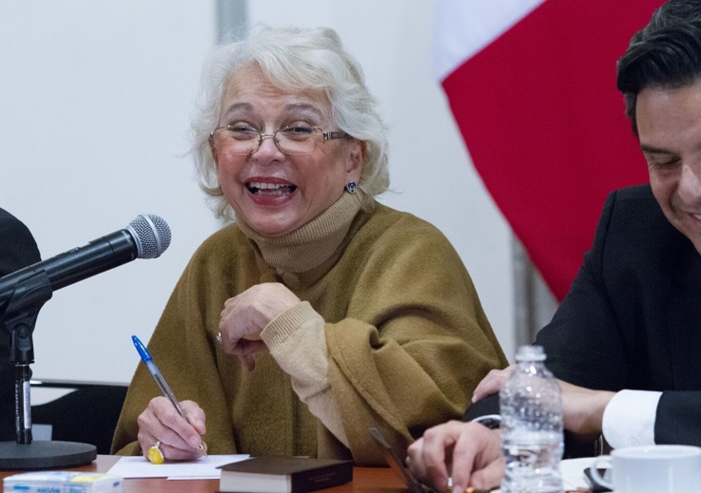 CIUDAD DE MÉXICO, 12DICIEMBRE2018.- Olga Sánchez Cordero, titular de Gobernación acompañada del encargado de Comunicación Social Hector Gandini, platico con representantes de medios de comunicación esta tarde en el salón Juárez de la Segob.FOTO: VICTORIA VALTIERRA / CUARTOSCURO.COM