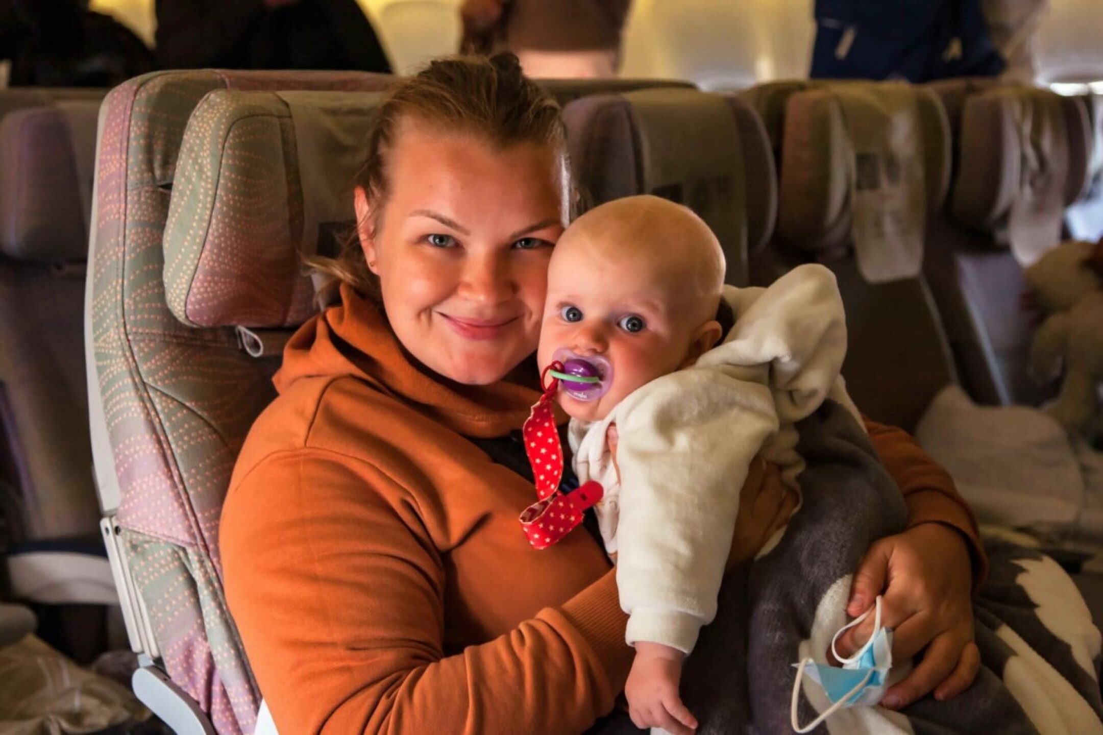 mom-and-baby-2022-11-14-00-47-26-utc-1-1280x853