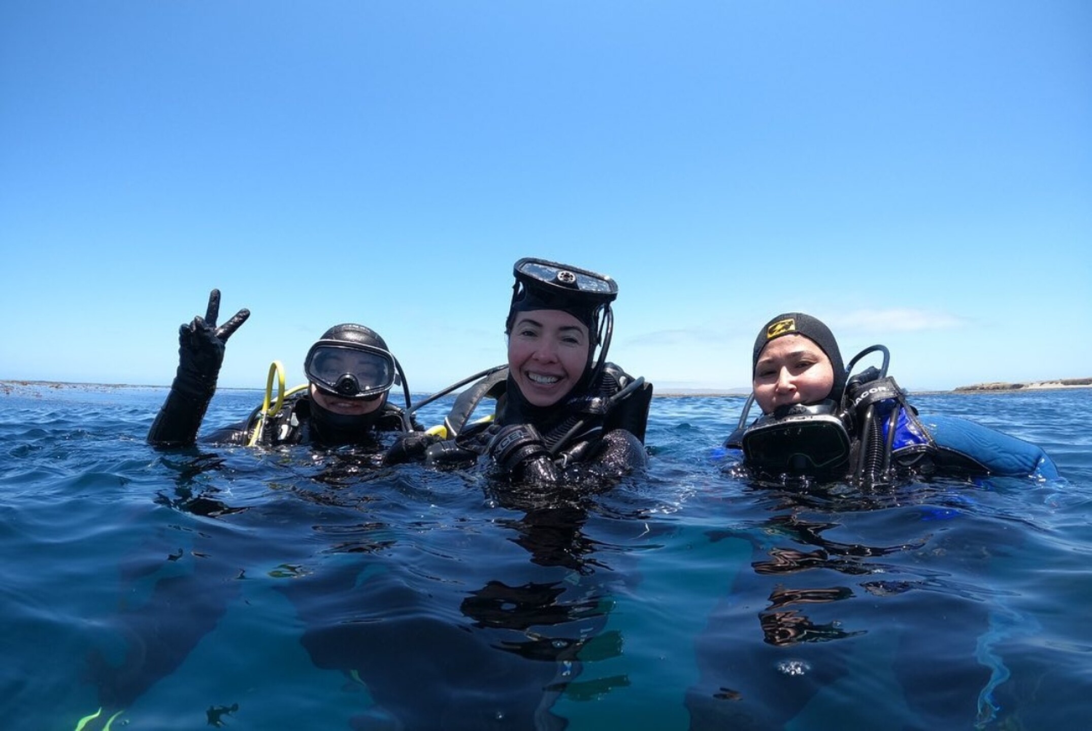 Esmeralda-Albanez-durante-un-monitoreo-biologico-en-Isla-Natividad.-Foto_-Jennifer-Adler