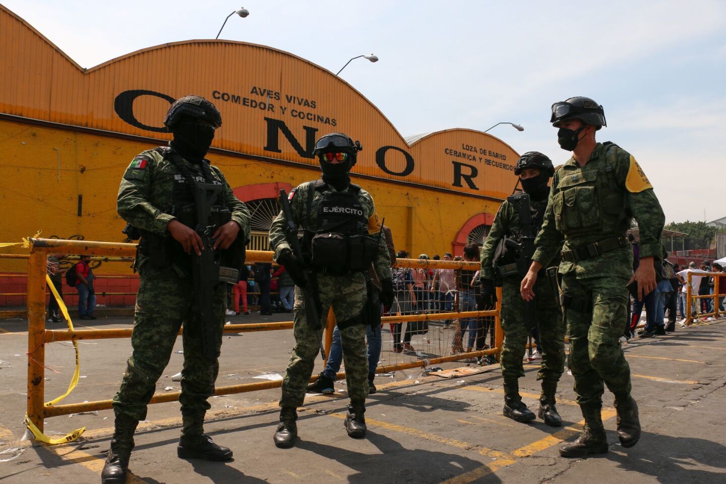 Concluye levantamiento de indicios en Mercado Sonora; inician labores de limpieza