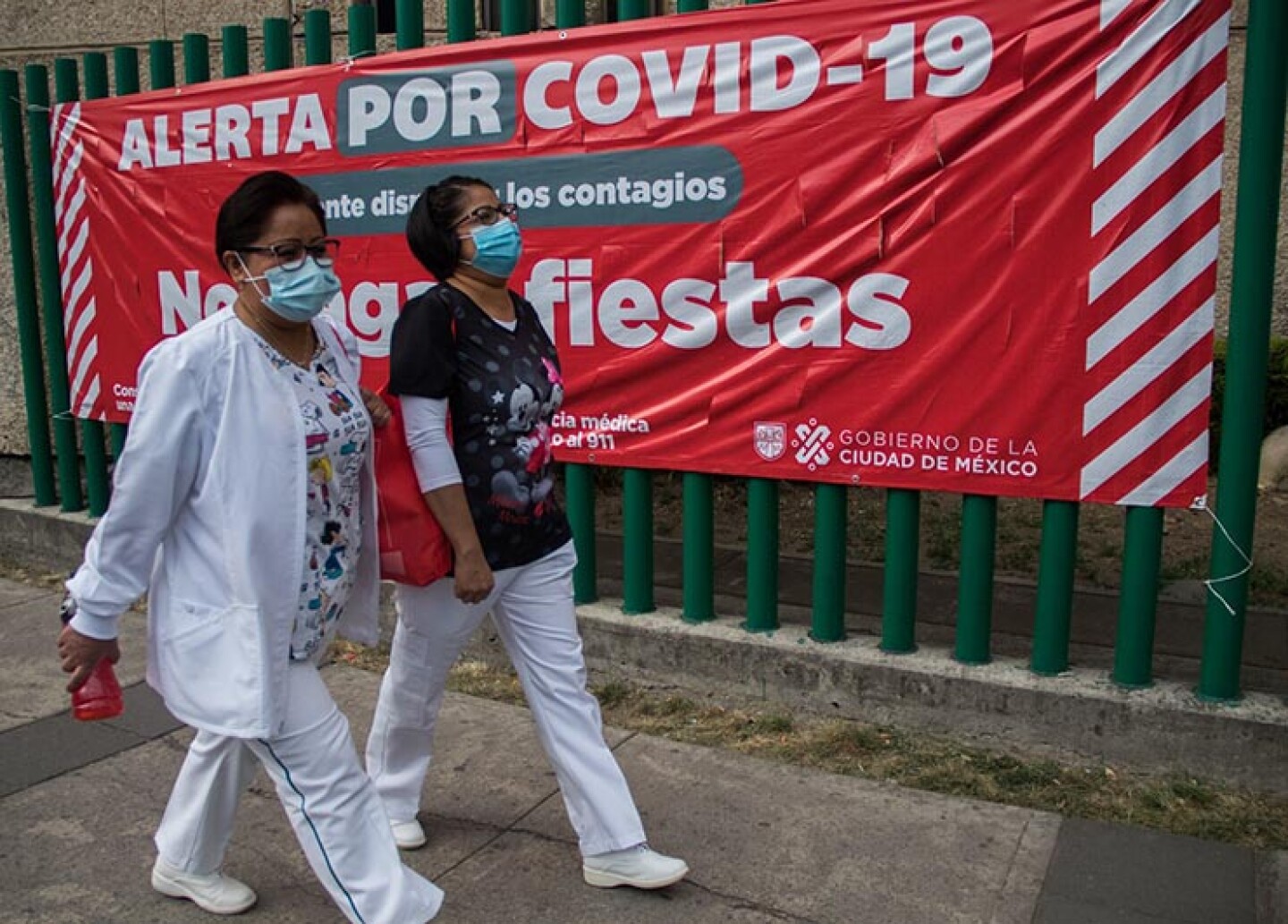 Anuncios que se han colocado en todas las colonias de la Ciudad, evitar reuniones para así evitar más contagios de Covid 19.