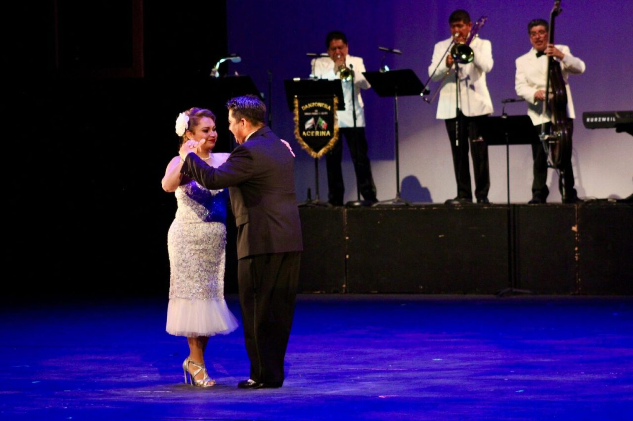 Foto-de-columnista-Arturo-OrdazDurante-decadas-la-comunidad-danzonera-se-ha-esforzado-por-mantener-viva-esta-tradicion-buscando-apoyo-en-los-gobiernos-locales-e-institucionales-1280x853