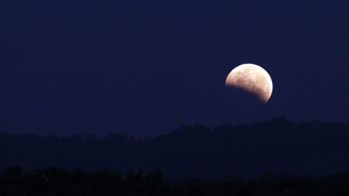 JEl abogado Jenaro Gajardo Vera registró como propiedad personal la Luna