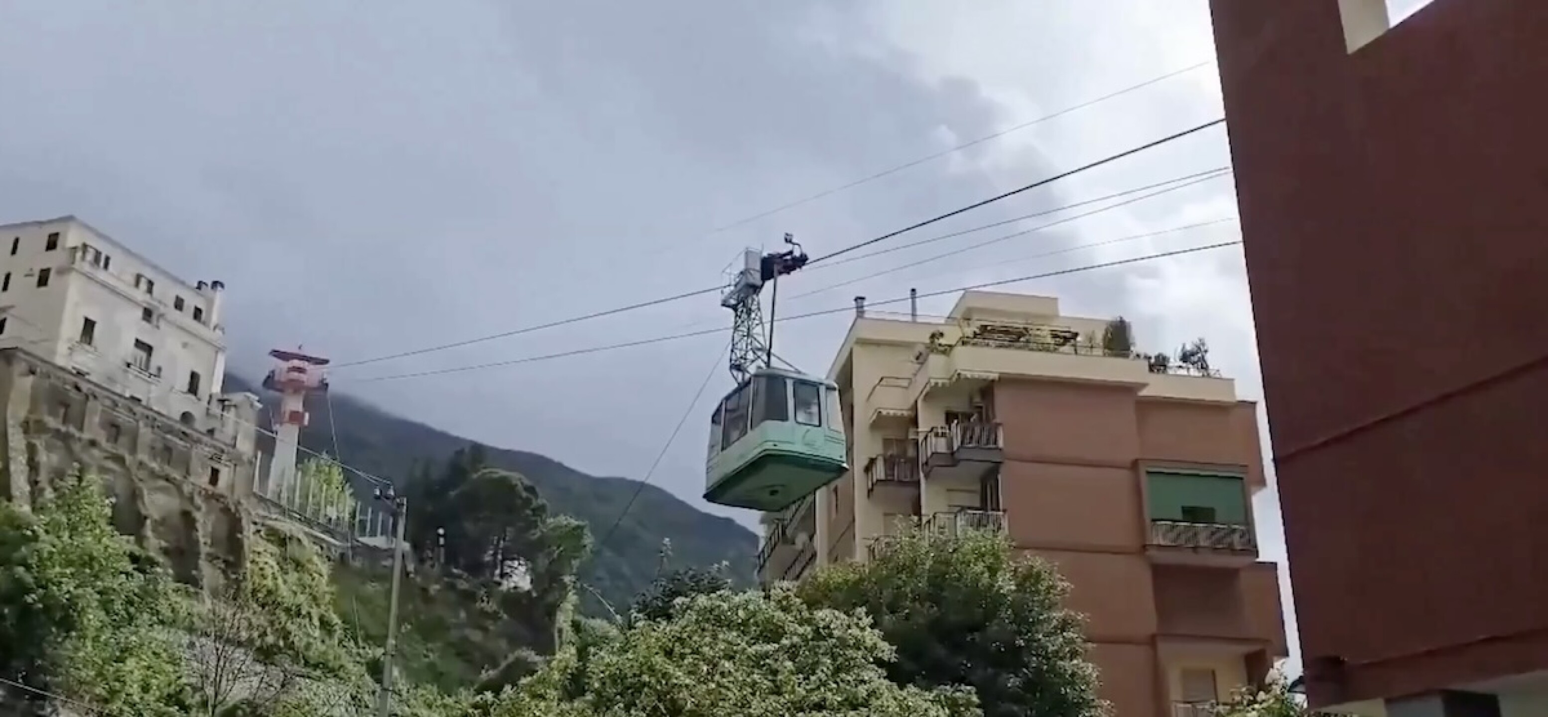 teleferico accidente hoy napoles.jpg