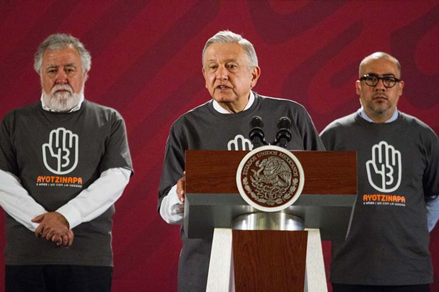 CIUDAD DE MÉXICO, 26SEPTIEMBRE2019.- Andrés Manuel López Obrador, Presidente de México, y Alejandro Encinas, subsecretario de Derechos Humanos de la Segob, ofrecieron una conferencia en Palacio Nacional, en la cual hablaron del estado de la investigac