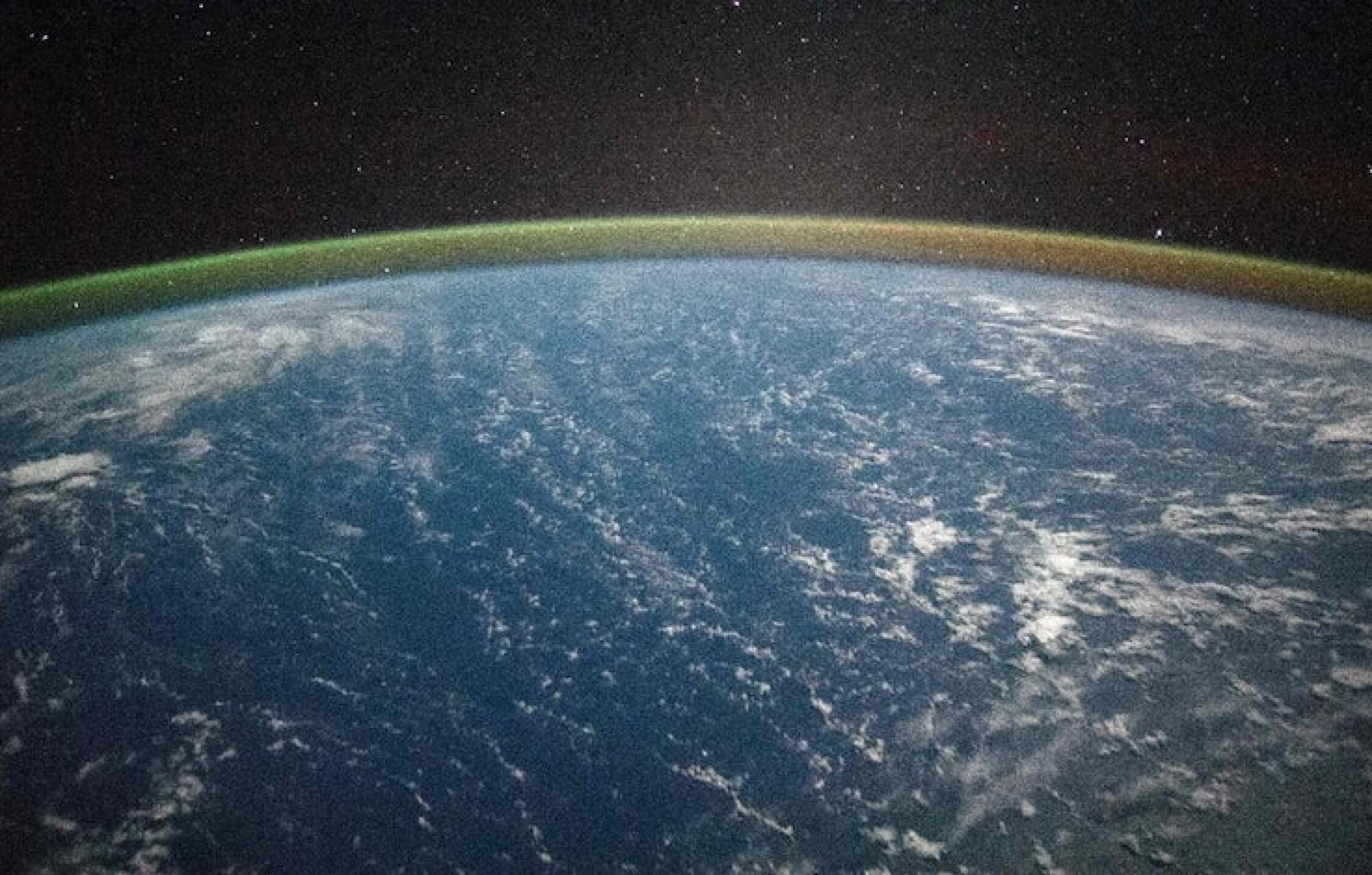 El planeta Tierra cuenta con un campo magnético.