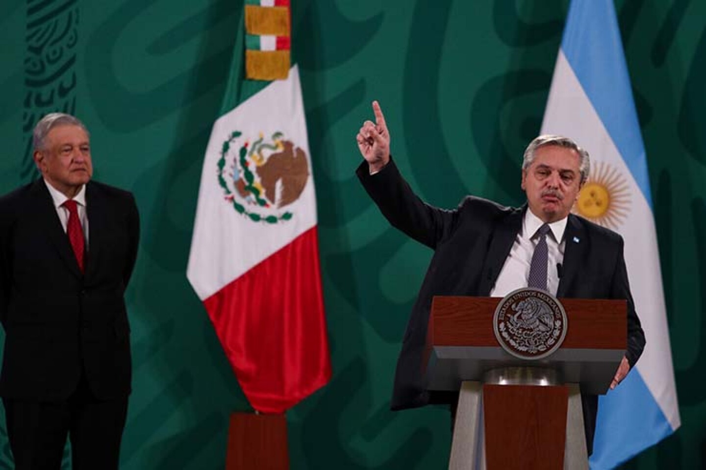 Andrés Manuel López Obrador y Alberto Fernández durante la conferencia matutina