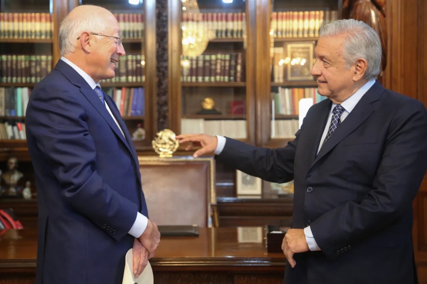 ken-salazar-cercania-amlo