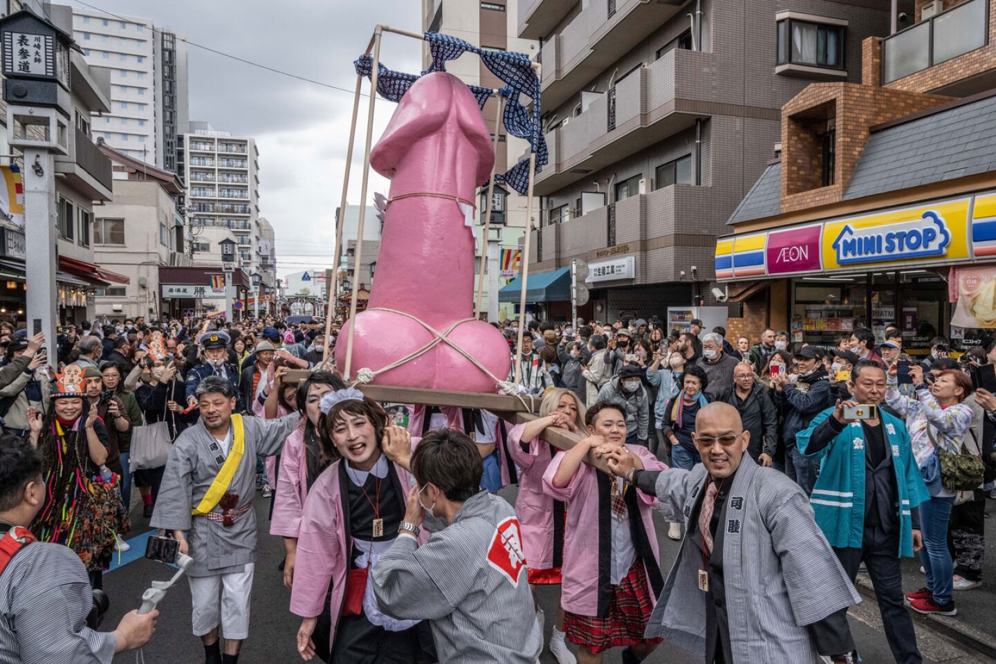 JAPAN-CULTURE-FESTIVAL-PHALLUS