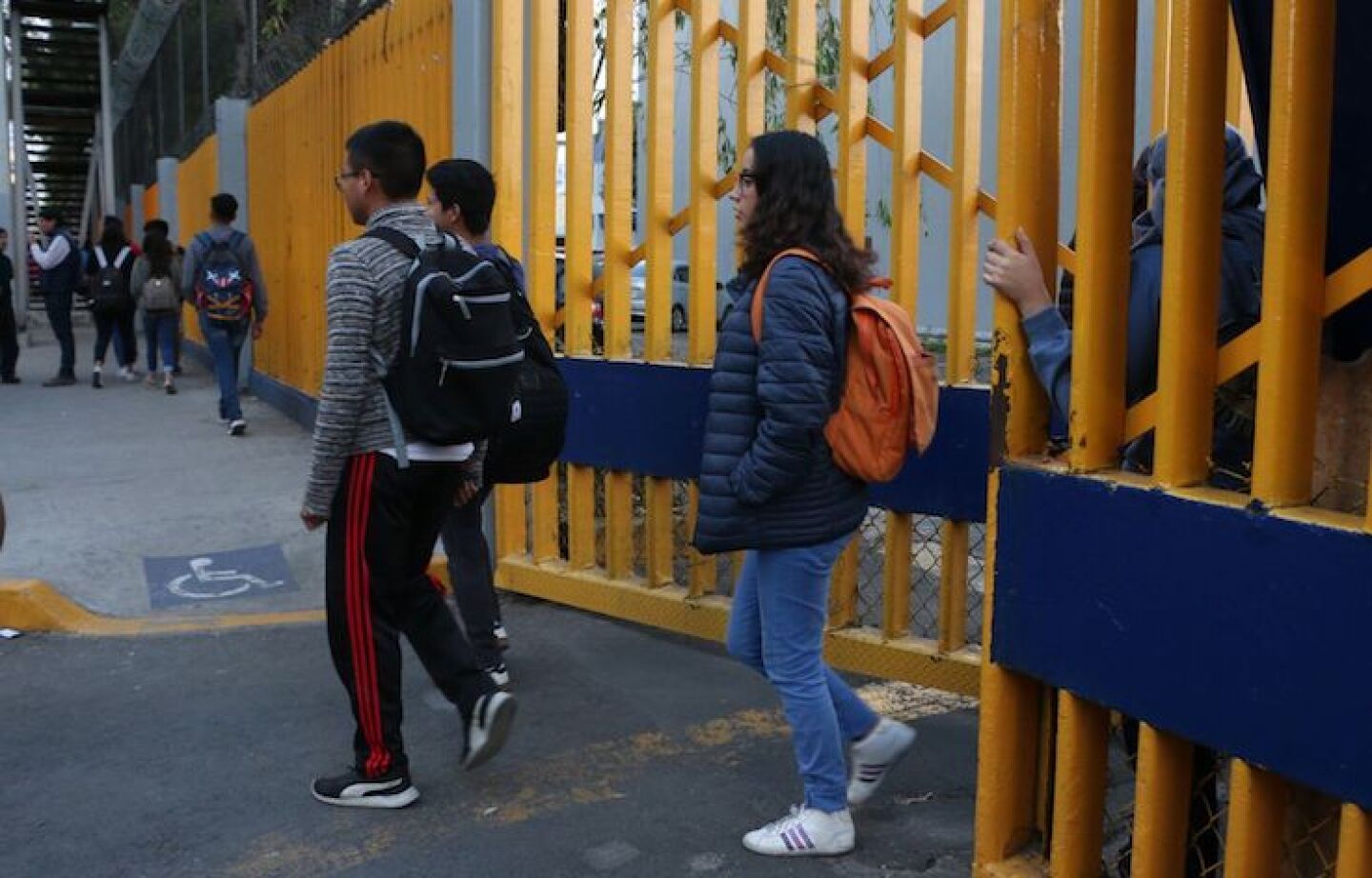 CIUDAD DE MÉXICO, 30ENERO2020.- Alumnos de la Escuela Nacional Preparatoria No. 2 Erasmo Castellanos Quinto de la UNAM, tomaron el plantel, esto luego de que se convocara una asamblea en la que la mayoría de la comunidad estudiantil decidiera por no realizar el paro.FOTO: ROGELIO MORALES /CUARTOSCURO.COM