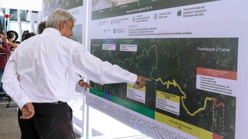 Andrés Manuel López Obrador, durante la supervisión de la Carretera Badiraguato-Guadalupe y Calvo en Badiraguato, Sinaloa.