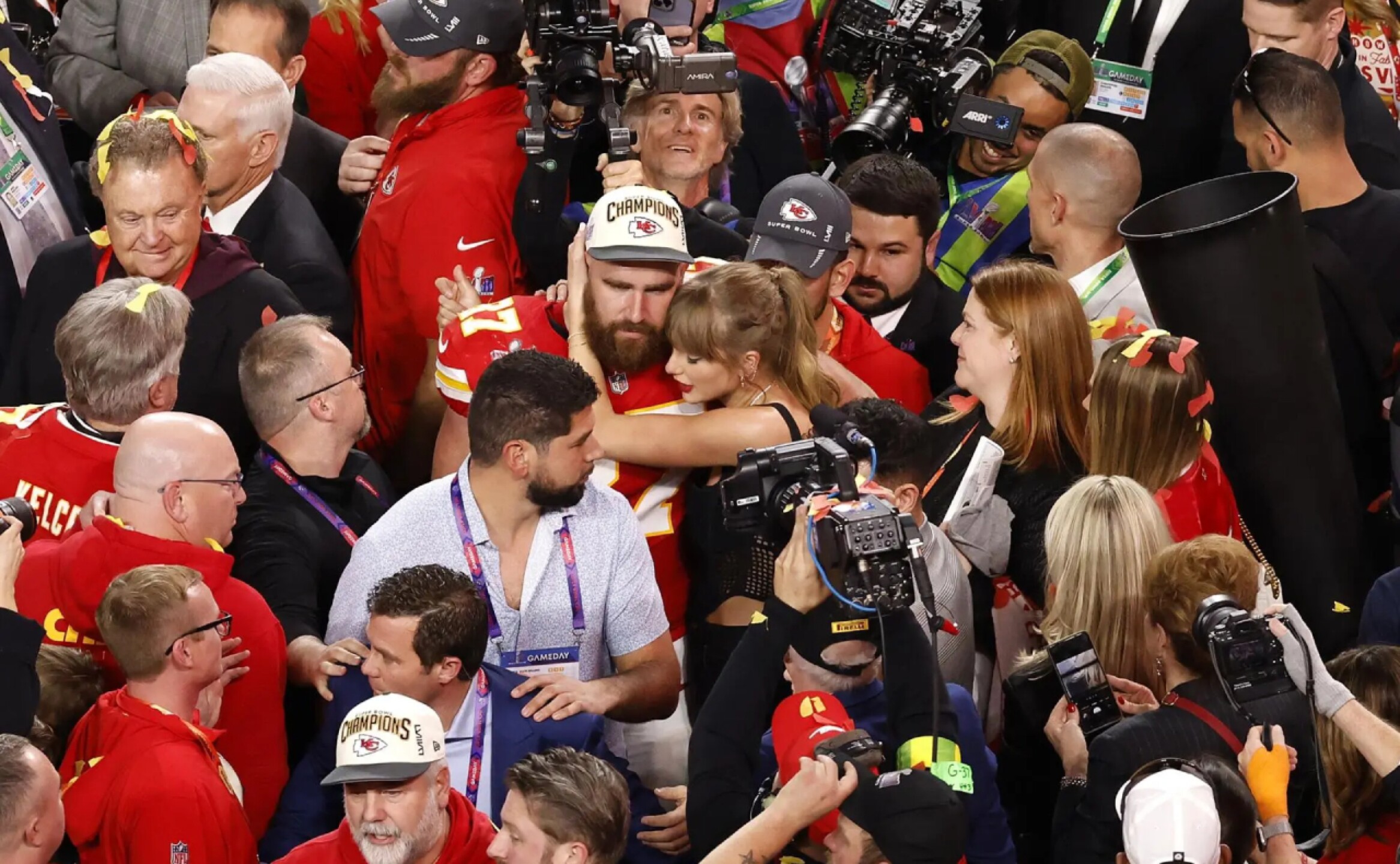 taylor-swift-nfl-efe-1