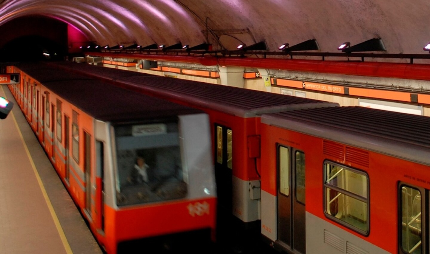 como va el metro servicio hoy martes 22 de abril 2025.jpg