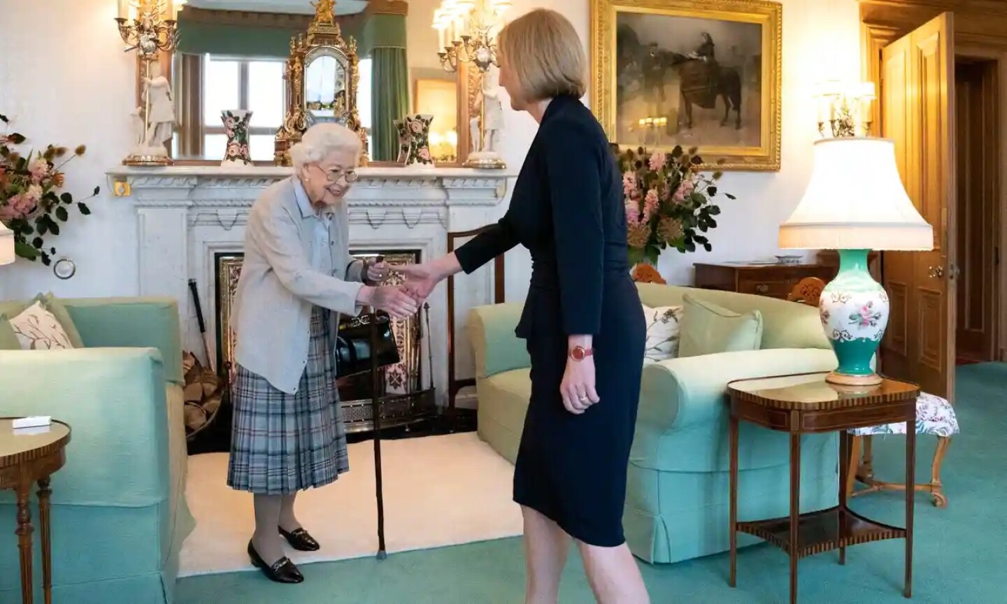 Liz Truss reina isabel II