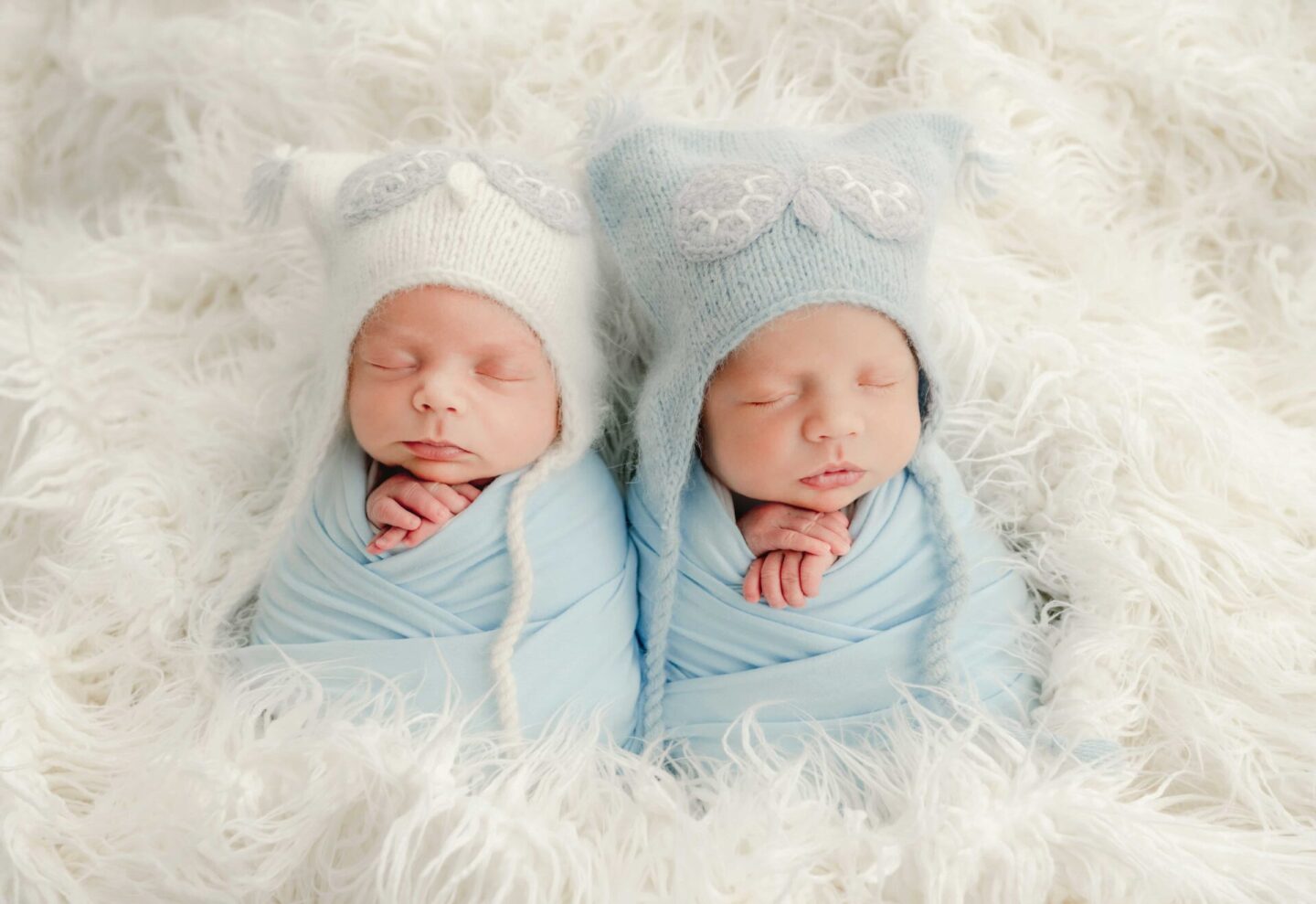 twins-newborn-studio-portrait-2022-12-13-02-07-26-utc (2) (1)