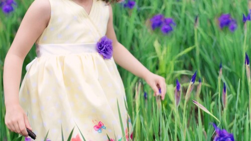 little-girl-in-wind-g63936b67f_1920