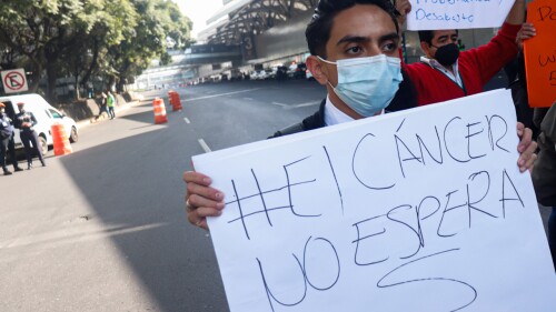 Aeropuerto Bloqueo niños con cancer 6