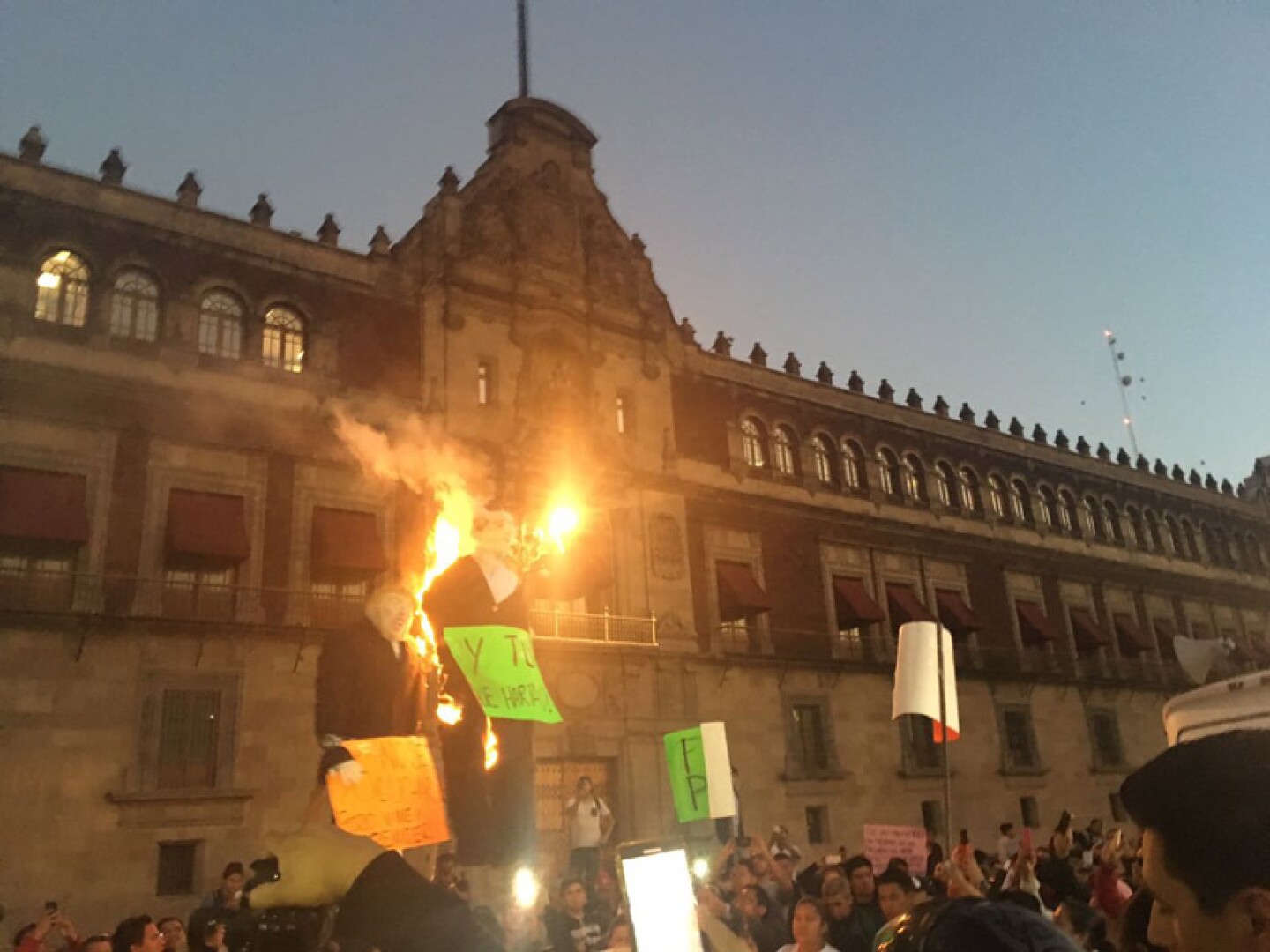 marcha_gasolinazo_queman_figuras_EPN