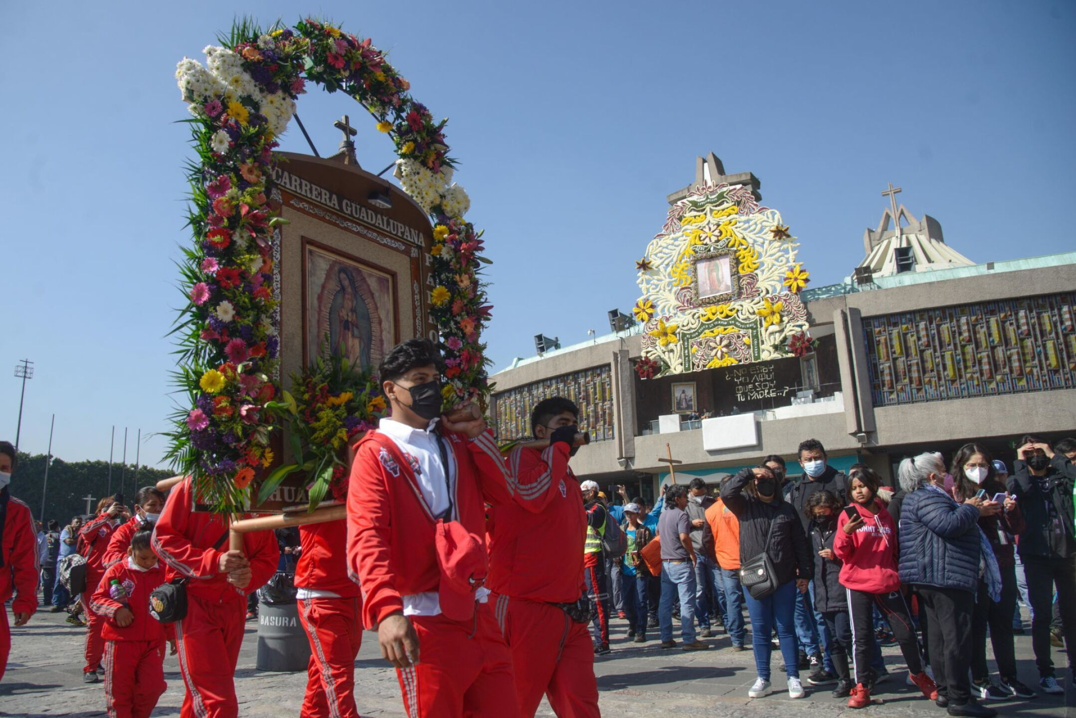 908070_Continua-Llegada-Peregrinos-Basilica-3_web