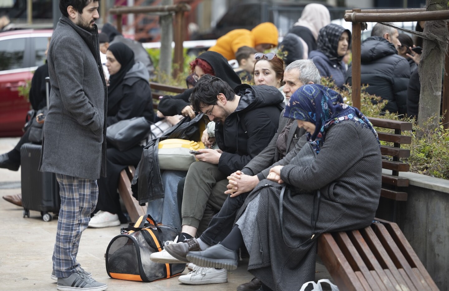 6.2-magnitude earthquake hits Turkey