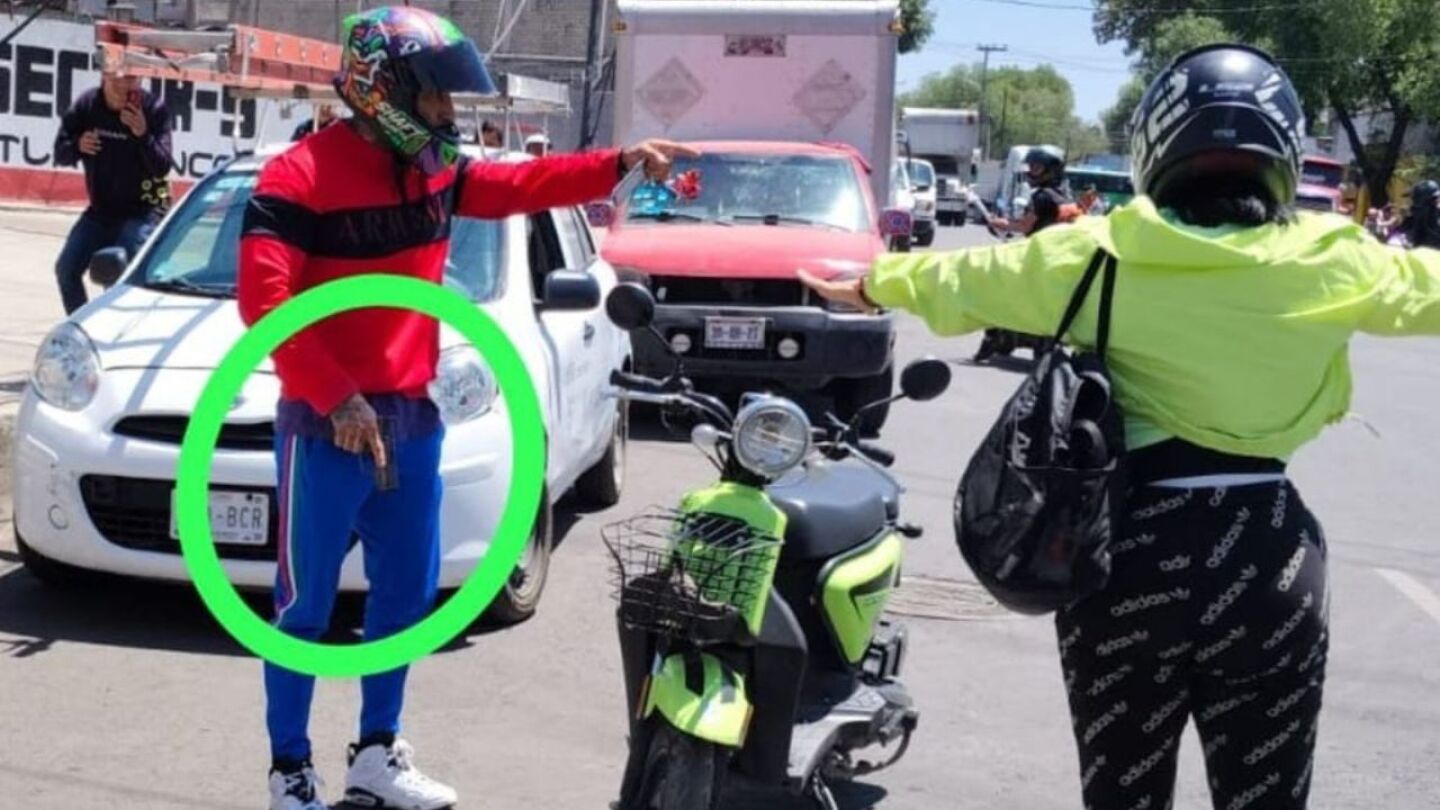 Motociclista armado avenida Tláhuac.jpg