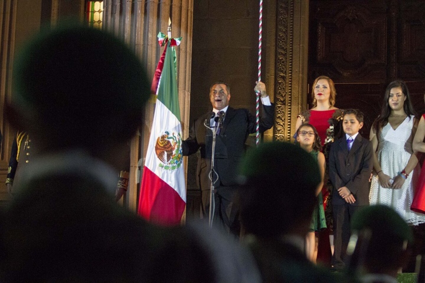 MONTERREY, NUEVO LEÓN, 16SEPTIEMBRE2016.- El gonernador del estado de Nuevo León Jaime Rodríguez Calderón "El Bronco" celebró su primer Grito de Independencia en el Palacio de Gobierno acompañado de su familia.FOTO: GABRIELA PÉREZ MONTIEL /CUARTOSCURO.COM
