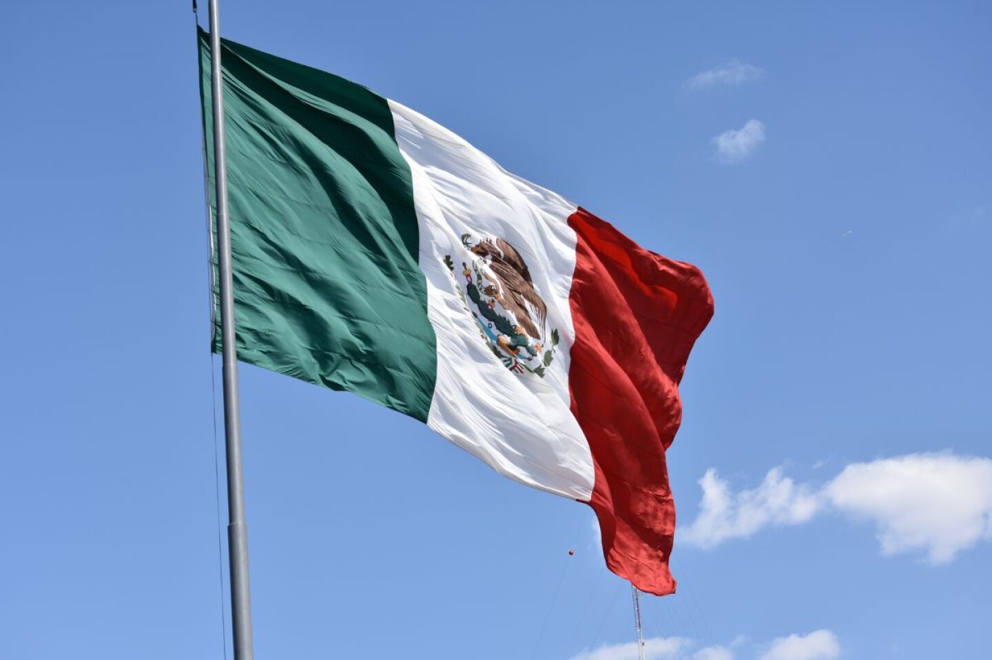 descanso-oficial-día-bandera