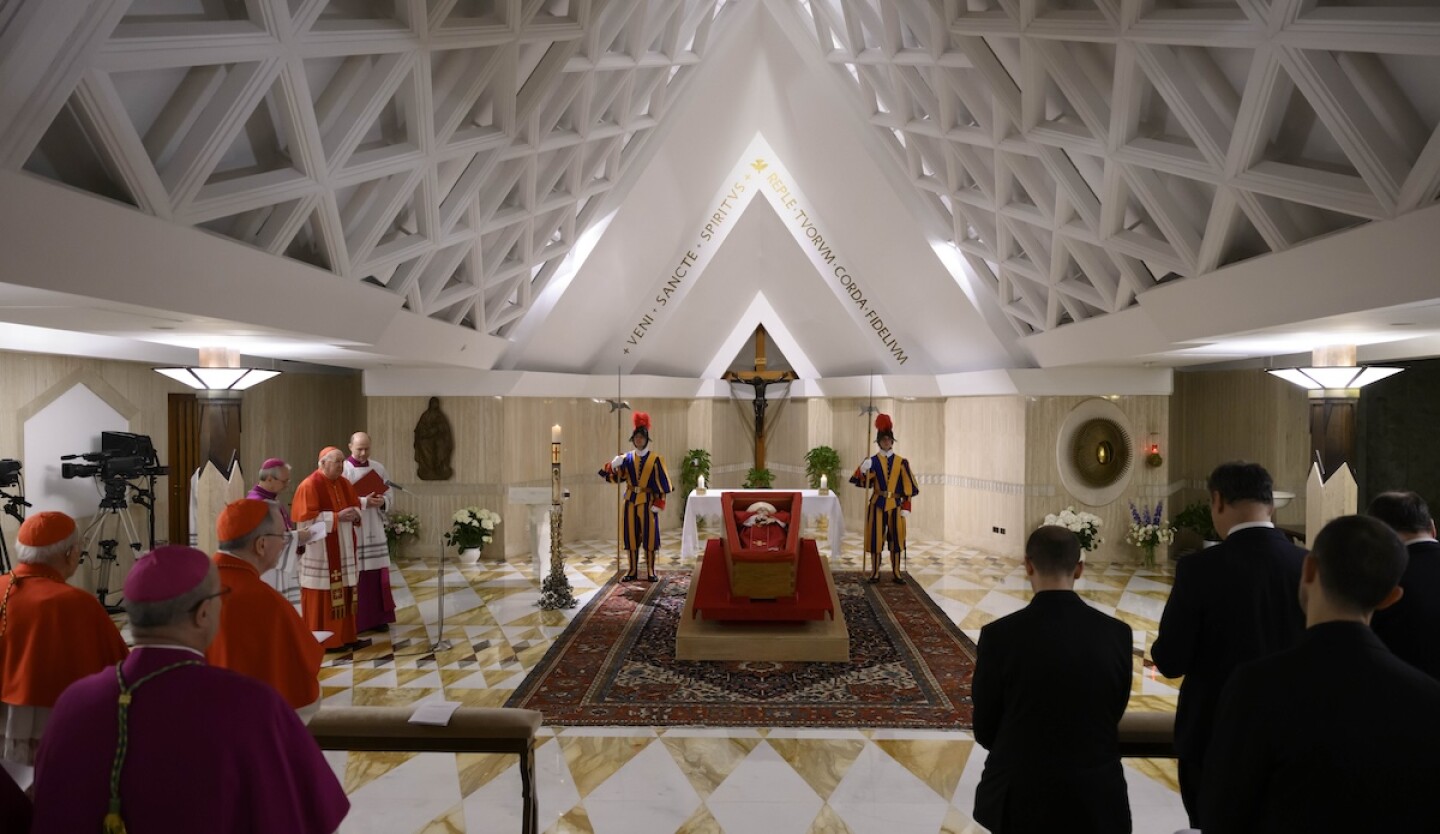 Del traslado del fÈretro al funeral, tres dÌas para despedirse del papa Francisco