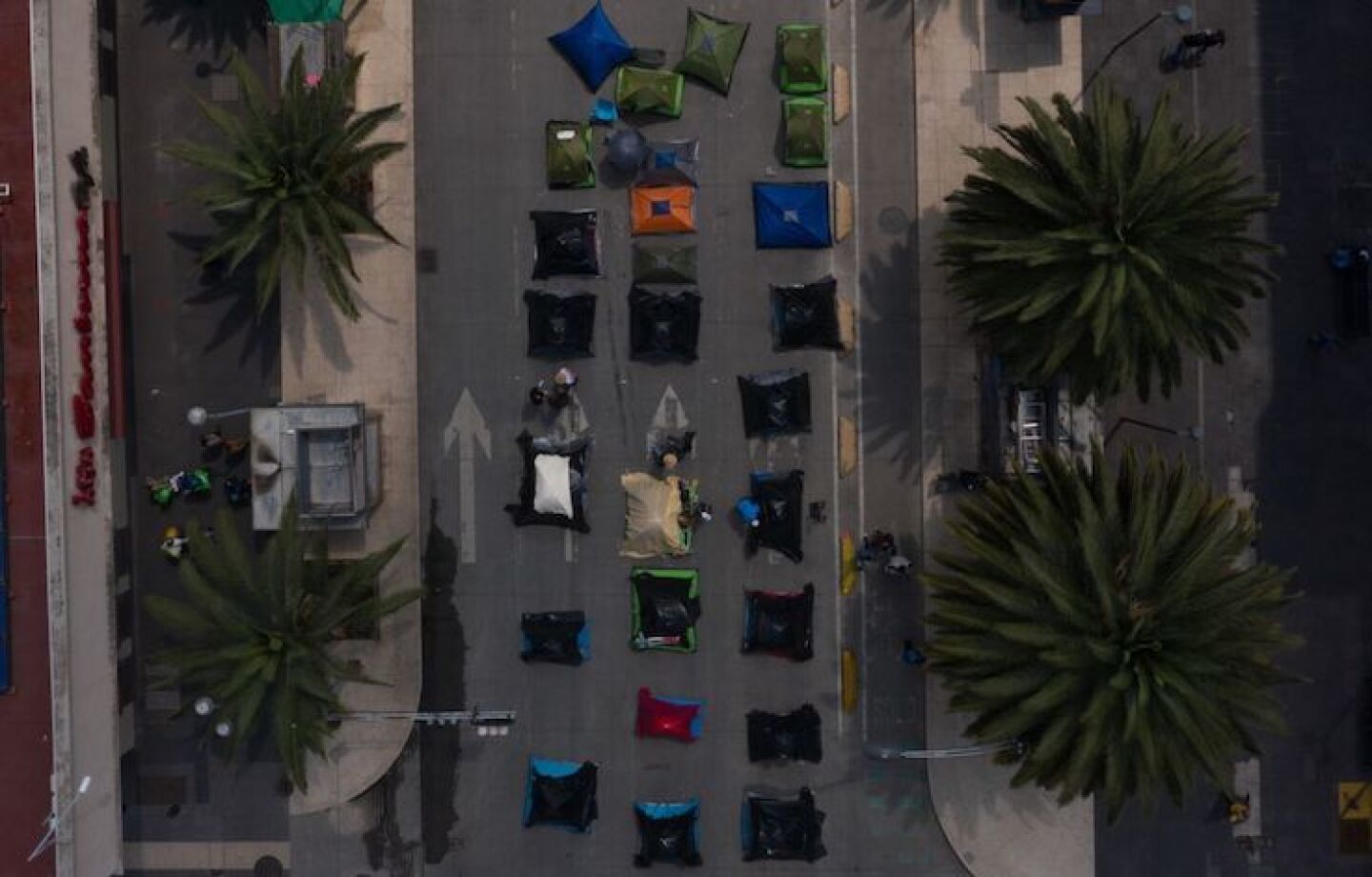 Toma aérea del plantón del Frente Nacional Anti AMLO sobre avenida Juárez.