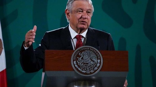 Andrés Manuel López Obrador durante la conferencia matutina donde presentó la nueva sección "Quién es quién en las mentiras de la semana".