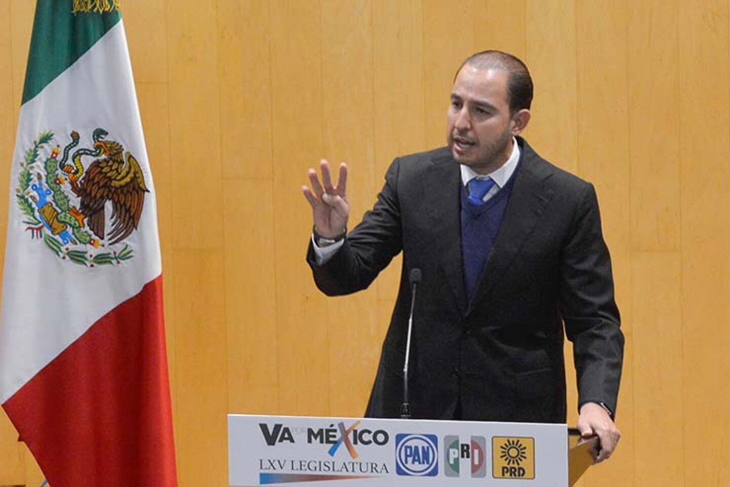 Marko Cortés, dirigente nacional del PAN, durante la reunión plenaria del bloque legislativo "Va por México"