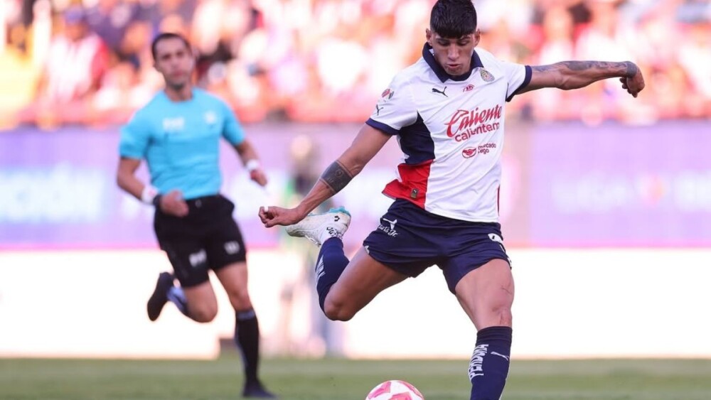 alan-pulido-chivas.jpg