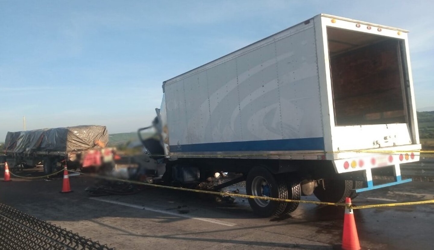 accidente-mexico-queretaro-trailer-choca-en-el-macrolibramiento