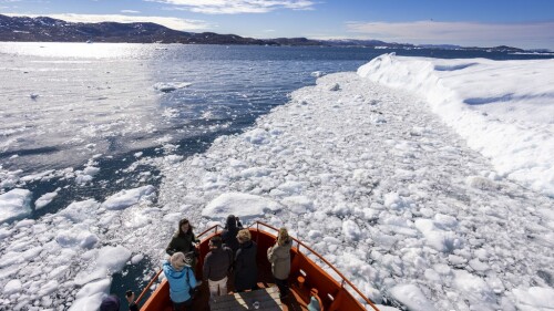 FILES-GREENLAND-ARCTIC-CLIMATE-TOURISM